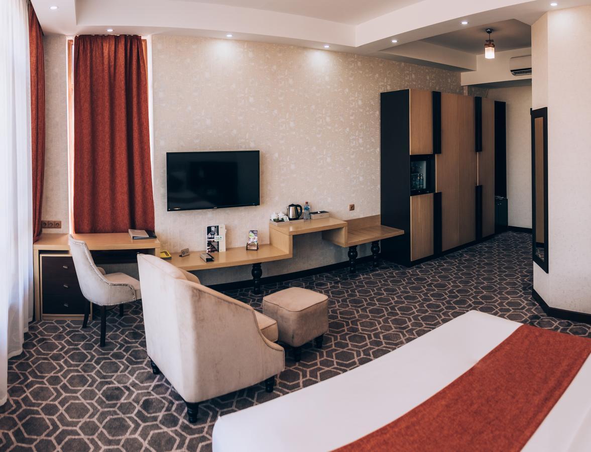 Megapolis Hotel Шымкент Экстерьер фото